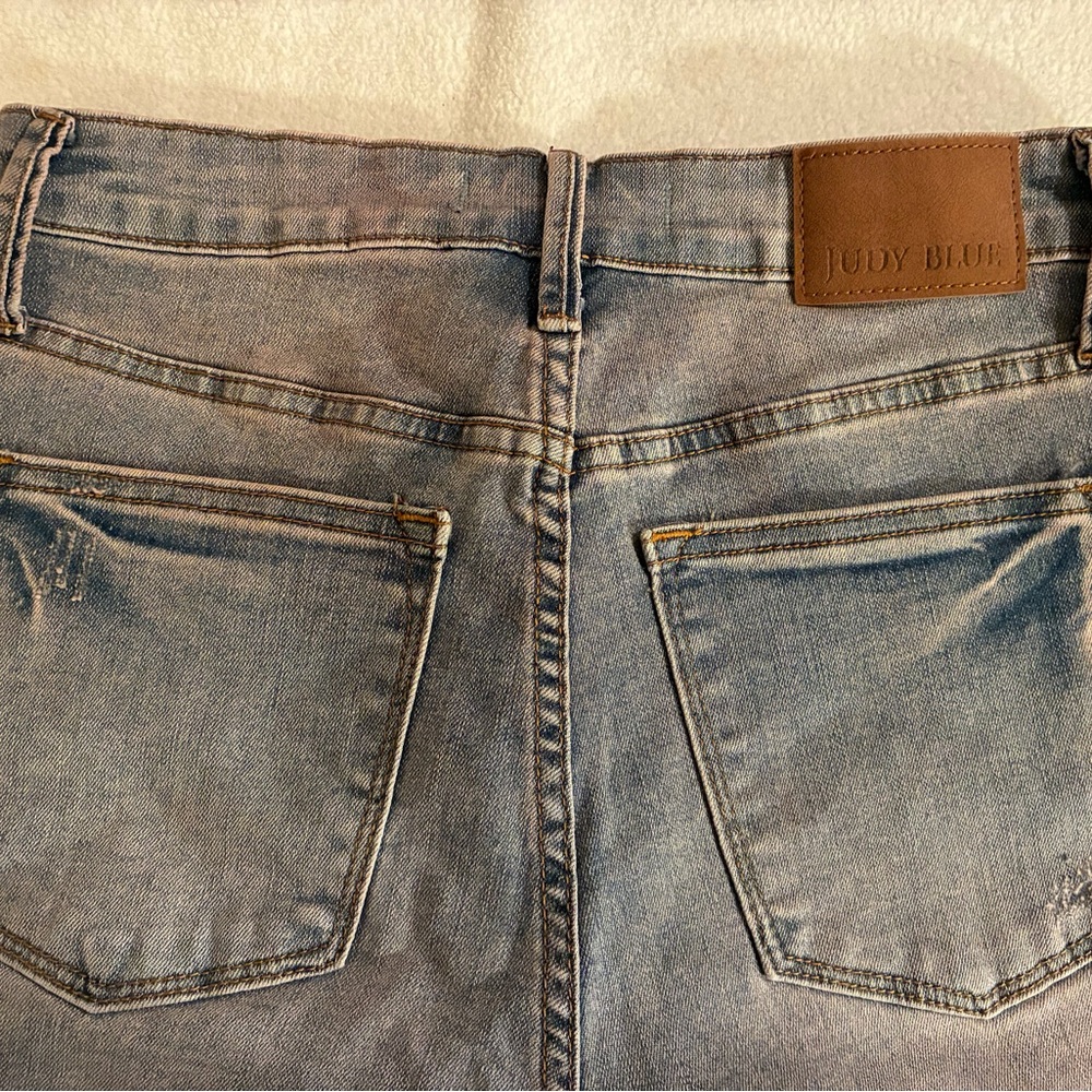 Judy Blue Pink Wash High Rise Stretch Denim Frayed Hem Bermuda Shorts EUC M  6-8 - Picture 4 of 9